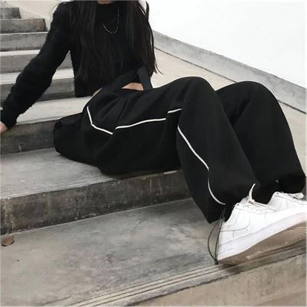 Siyah Spor Beyaz Şeritli Pantolon